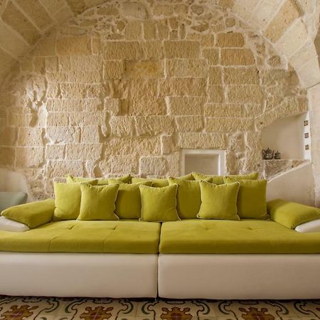 לצ'ה Explore The Historic City On Foot From An Old Town House מראה חיצוני תמונה