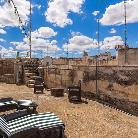 לצ'ה Explore The Historic City On Foot From An Old Town House מראה חיצוני תמונה
