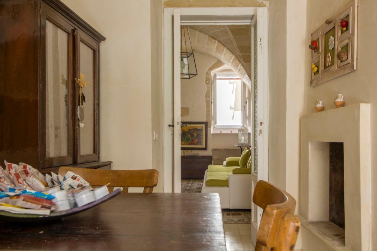 לצ'ה Explore The Historic City On Foot From An Old Town House מראה חיצוני תמונה