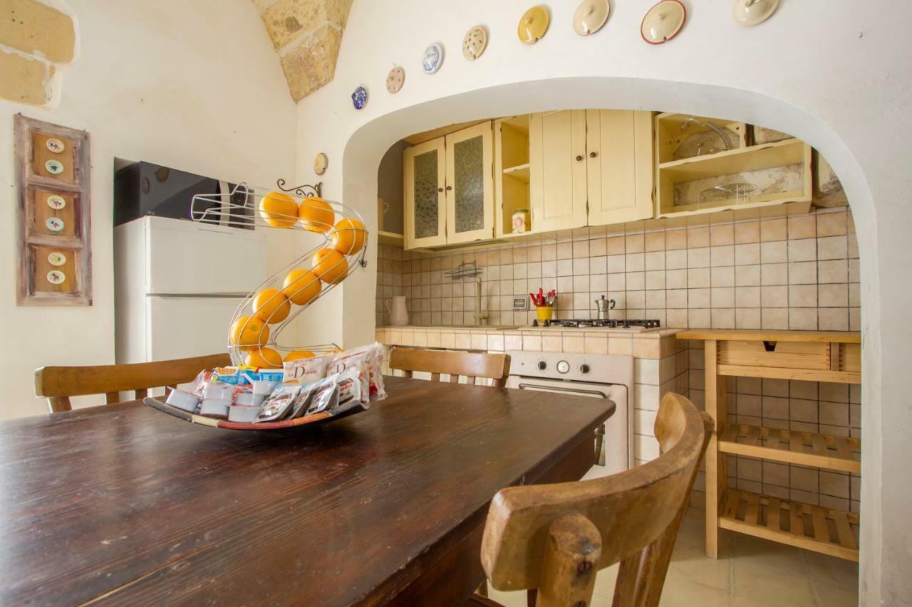 לצ'ה Explore The Historic City On Foot From An Old Town House מראה חיצוני תמונה