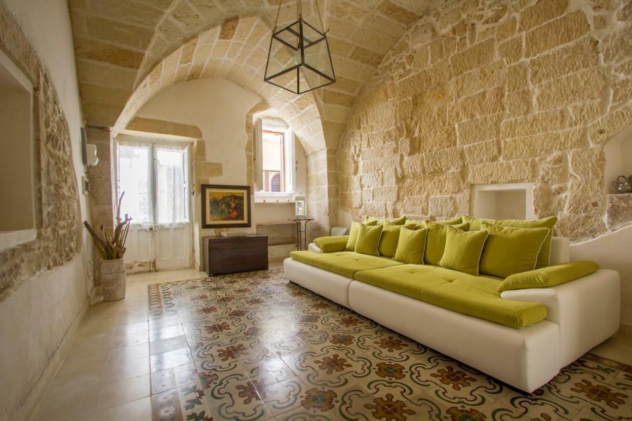 לצ'ה Explore The Historic City On Foot From An Old Town House מראה חיצוני תמונה