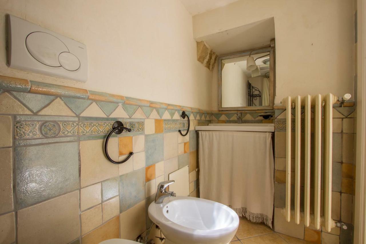 לצ'ה Explore The Historic City On Foot From An Old Town House מראה חיצוני תמונה