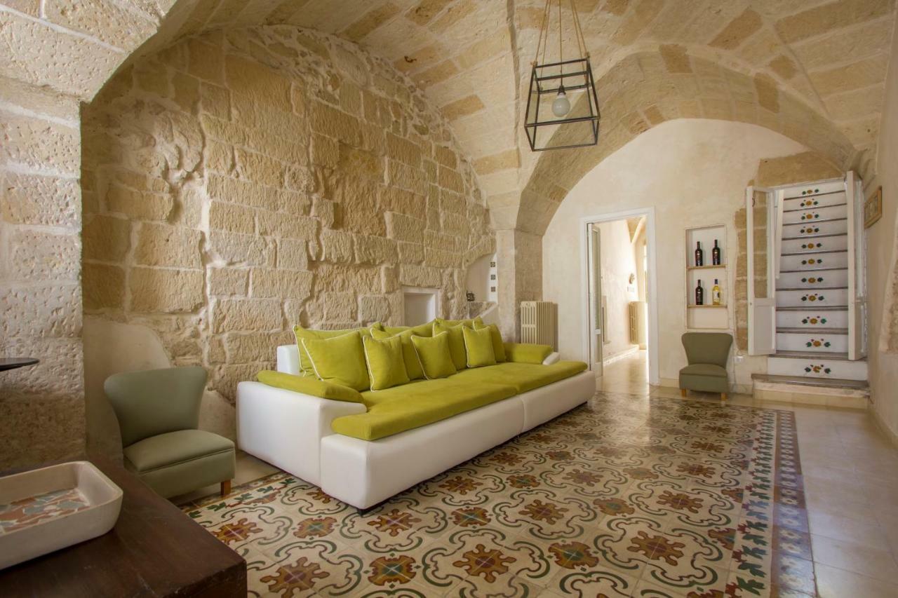 לצ'ה Explore The Historic City On Foot From An Old Town House מראה חיצוני תמונה