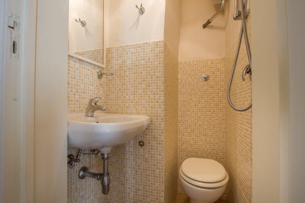 לצ'ה Explore The Historic City On Foot From An Old Town House מראה חיצוני תמונה